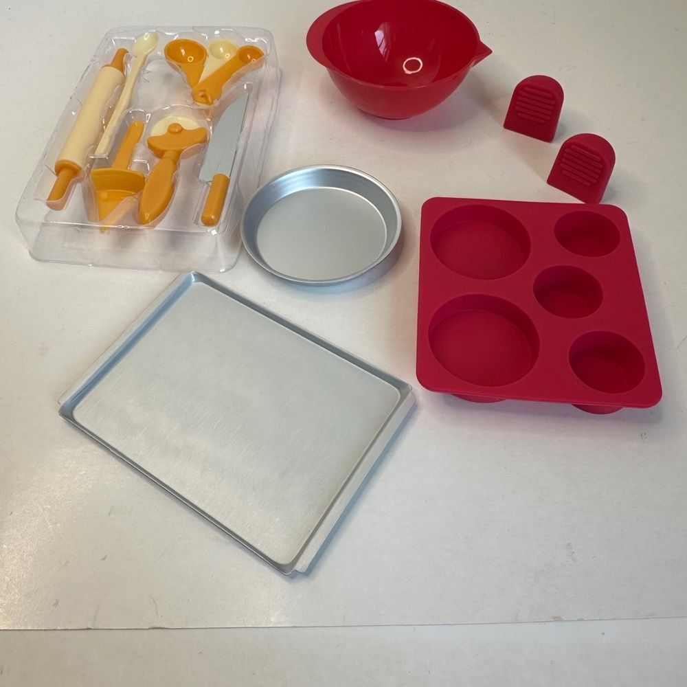 Smart Lab Toys 17 Pieces Tiny Bakeware Cooking Kit Mini Foods + Book STEM NEW‎